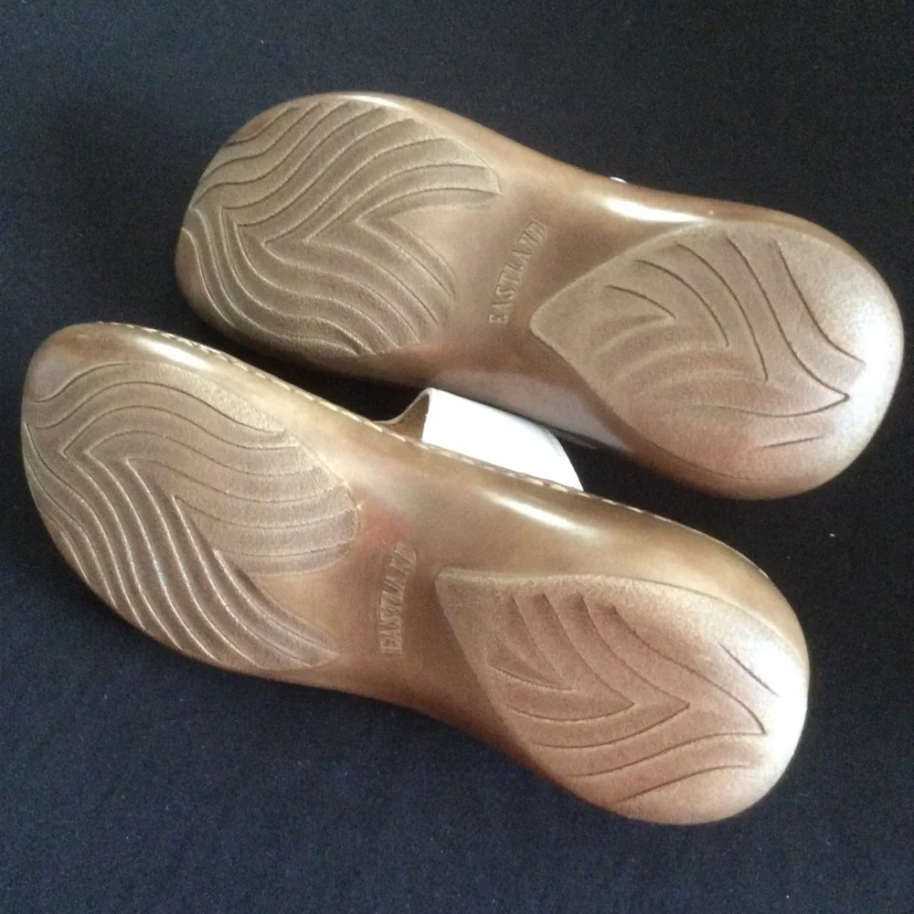 NWOT Eastland White Sandals, Sz 8M